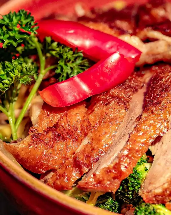Crispy duck with broccoli and chili